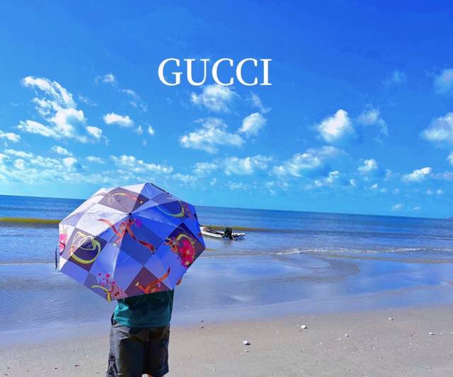 Gucci 古奇 字母图案 三折自动折叠晴雨伞 晴天遮阳 雨天遮雨 原单代工品质 带防紫外线涂层 长度30cm 方便外出携带.
