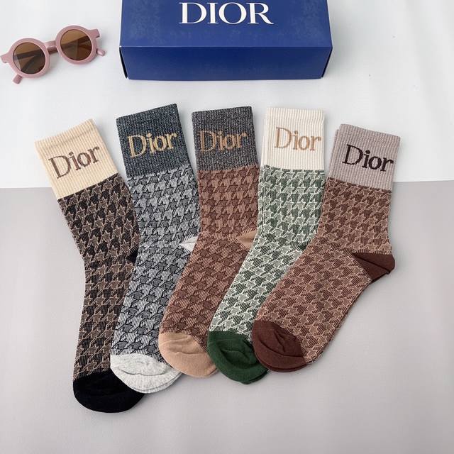一盒5双 Dior 迪奥2022新款小腿长筒袜子 纯棉面料 火爆 字母图案 专柜同步袜子 大牌出街 潮人必备超好搭
