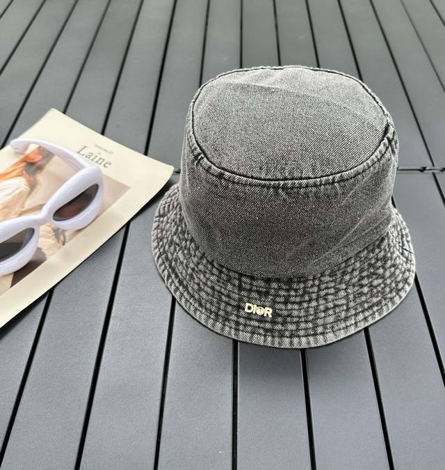 Dior新款织带渔夫帽 扎染牛仔渔夫帽 时尚新元素 质感满屏 时髦精必备