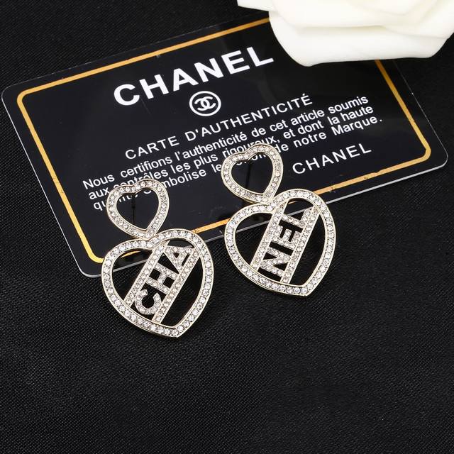 小香 Chanel 新款爱心耳环 专柜同步上新 双c耳钉 精工打造原版一致黄铜材质
