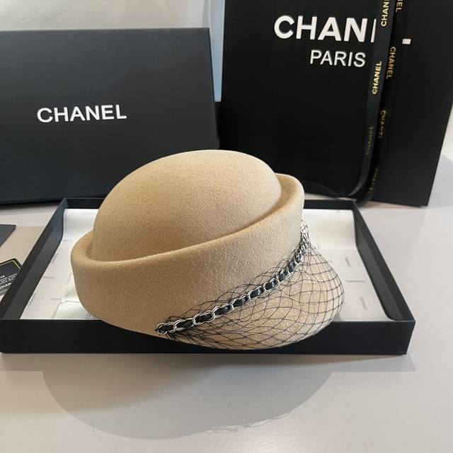 Chanel香奈儿鸭舌军帽 百分百羊毛面料 头 7Cm 黑 白两色 高端定制