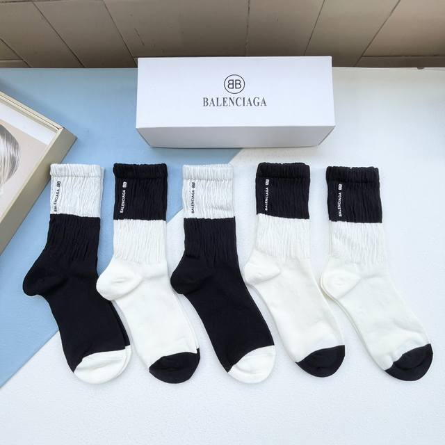 配包装 一盒五双 Balenciaga 巴黎世家 高品质好看到爆炸欧美大牌高筒袜男女款潮人必不能少的专柜代购品质高筒袜子 搭配起来超高逼格 时髦度爆表啊啊啊啊