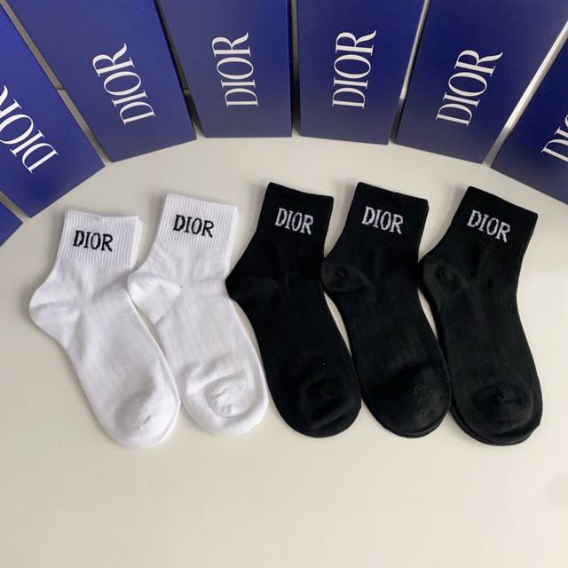 配包装 Dior 迪奥 新款中长款堆堆袜袜子 一盒五双 专柜同步筒款袜子 大牌出街 潮人必备超好搭