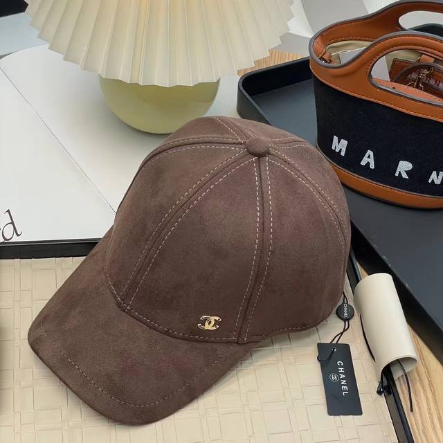 Chane 23A 麂皮棒球帽 小香新品 本季最好看的棒球帽 帽型完美专柜一帽难求 巨巨巨好看的一款 一年四季都可