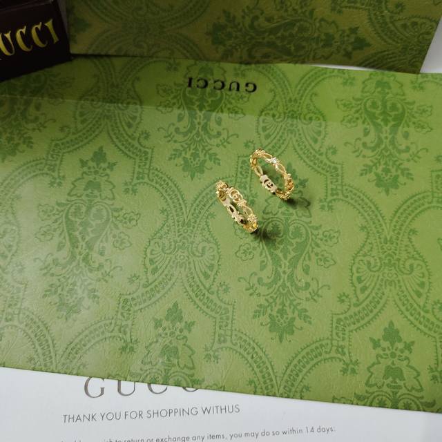 Gucci18K黄金色戒指搭配白色钻饰钉与logo经典双g元素二者交替呈现 缔造熠熠生辉的造型感双g和花朵细节 尺寸 6.7.8.9. .11