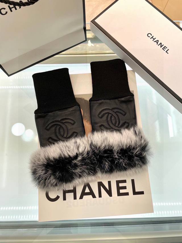 Chanel 香奈儿 秋冬短款懒兔毛手套值得对比同款不同品质 秒杀市场差产品 进口一级羊皮懒兔毛内里加绒 上手超赞