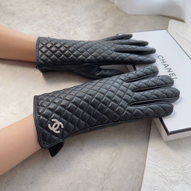 香奈儿新款女士手套 一级羊皮 皮质超薄柔软舒适 特显手型 质感超群 M,L