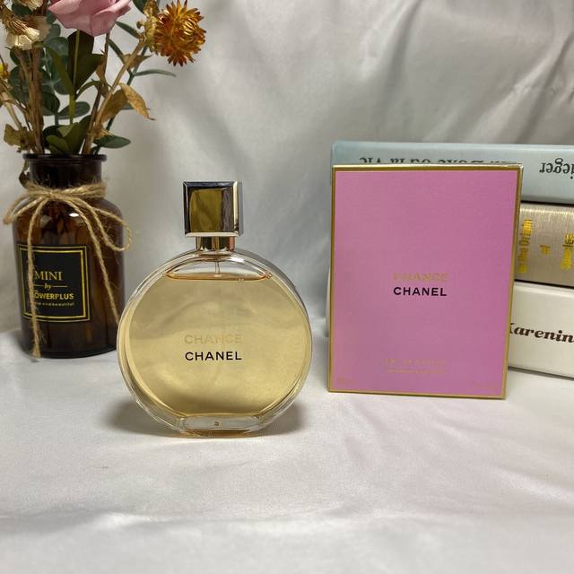 一比一 小香黄邂逅浓香水铁盖100Ml 女士edp Chanel首款圆形瓶身设计的香水 混合了风信子和鸢尾草味道的香氛 散发甜美的感觉之余 也带有感性及热情的气