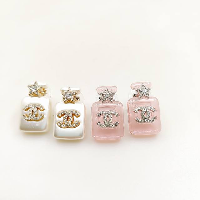 Ch*Nel 最新款粉色 白色香水瓶耳环 一致zp黄铜材质