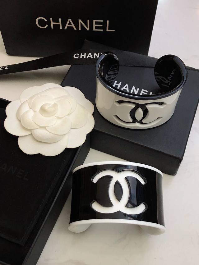 Chanel 香奈儿亚克力手镯bracelet Jewelry 23Ss新款手镯 高级定制 精致小物件必备 一年四季都可配戴 细节中提升衣品 提升质感 优雅气质