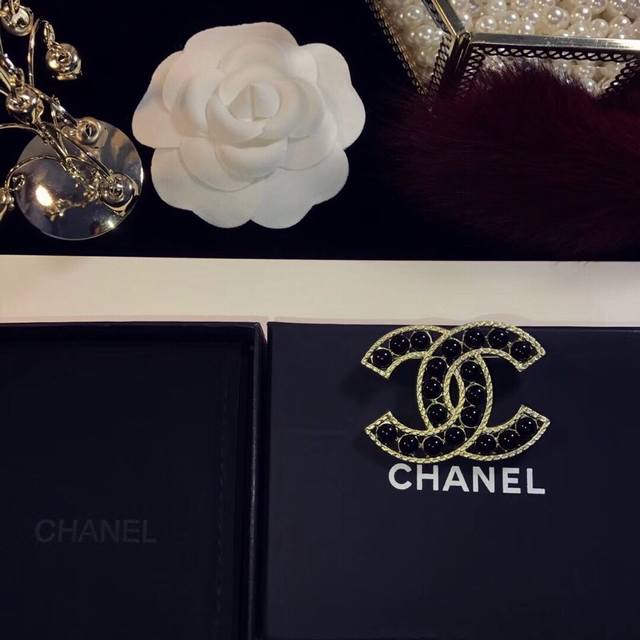高品质货源 小香 新款 胸针 Chanel 1New Arrival专柜同步新款 黄铜镀18K金 原版材质 非常亮眼 经典 华丽 高贵0438096