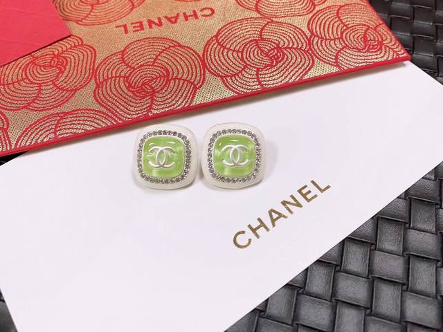 Chanel香奈儿 中古 双c耳钉原版复刻logo 小香家的款式真心无需多介绍每一款都超好看 精致大方 非常显气质.