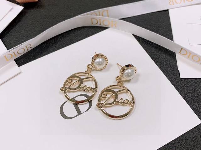 Dior 迪奥 中古 耳环 专柜一致上新 精选原版一致 黄铜材质 甜美气质高雅