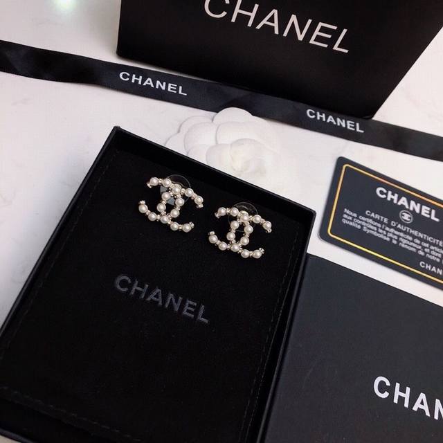 Chanel 小香 新款 专柜同步上新 珍珠耳钉 原版一致黄铜材质搭配纯银针 精工细作打造全网最高性价比最高品质038070