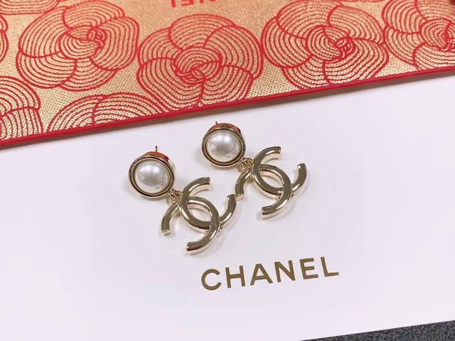 Chanel香奈儿 中古 双c耳钉小香家的款式真心无需多介绍每一款都超好看 精致大方 非常显气质.