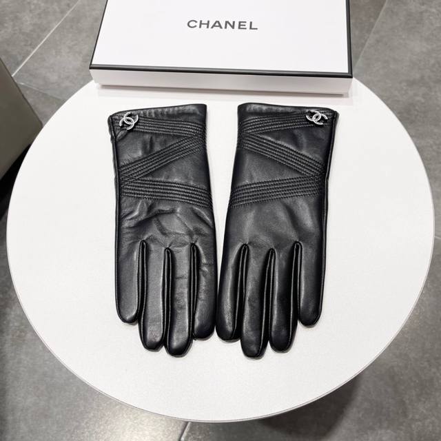 香奈儿chanel 新款女士手套 一级羊皮 皮质超薄柔软舒适 特显手型 质感超群 码数 M L