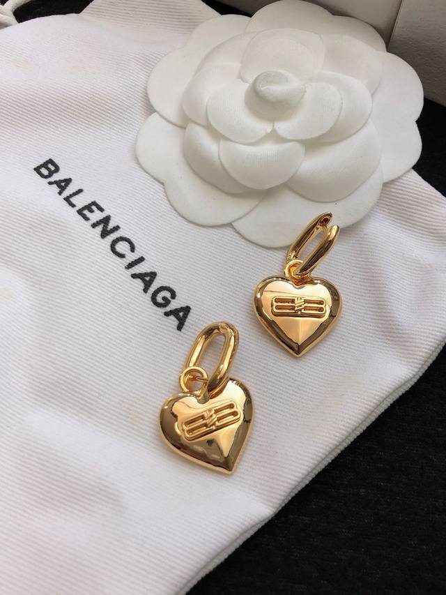 原单货新品 巴黎世家 Balenciaga 新款耳钉专柜一致黄铜材质电镀18K金 火爆款出货 设计独特 前卫 美女必备 04037090