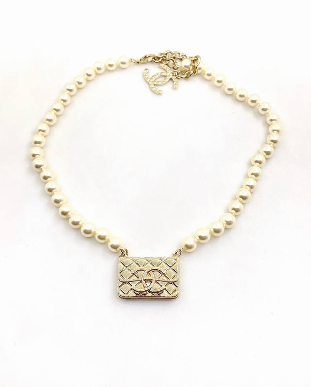 Ch*Nel 最新款浅金包包珍珠项链 一致zp黄铜材质