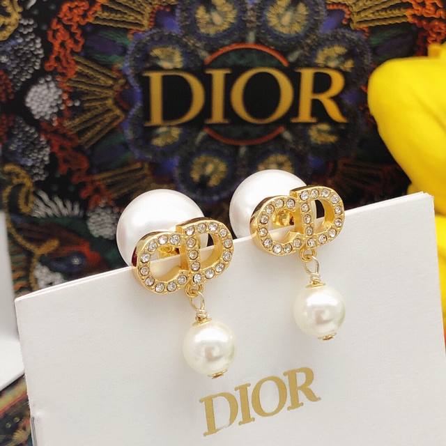 编号ded0226 Dior最新款cd镶钻吊珍珠 一致zp黄铜材质