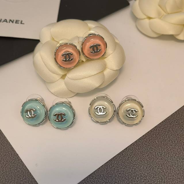 Chanel香奈儿 中古 字母 耳钉小香家的款式真心无需多介绍每一款都超好看 精致大方 非常显气质