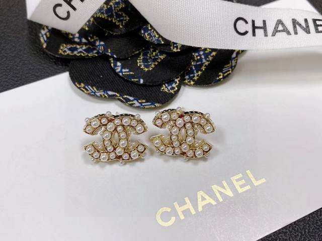 Chanel香奈儿 中古 双c耳钉小香家的款式真心无需多介绍每一款都超好看 精致大方 非常显气质