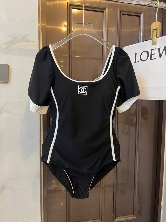 特批 Chanel香奈儿最新款沙滩系列连体式泳衣 可以说是游泳衣的天花板了强烈推荐 实物非常高级 泳衣外穿太了 怎么穿怎么好看海边度假 超级出片 适合多种场景的