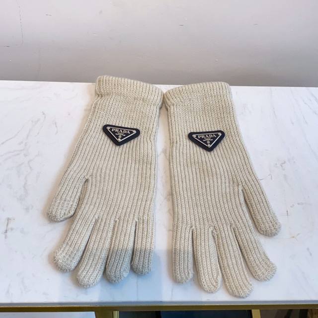 Prada普拉达新款三角标针织保暖手套 米白色 黑色 均码