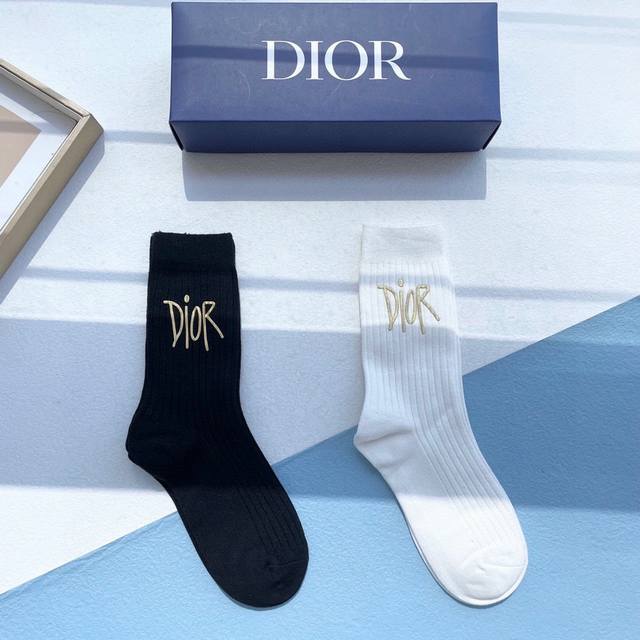 配包装 一盒二双 Dior迪奥 爆款中筒袜高版本 好看到爆炸 欧美大牌中筒袜潮人必不能少的专柜代购品质 袜子 搭配起来超高逼格 时髦度爆表啊啊啊啊 推荐推荐推荐