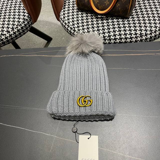 Gucci古奇 时尚法式羊毛狐狸毛球毛球帽子女冬季保暖针织帽潮条纹毛线帽