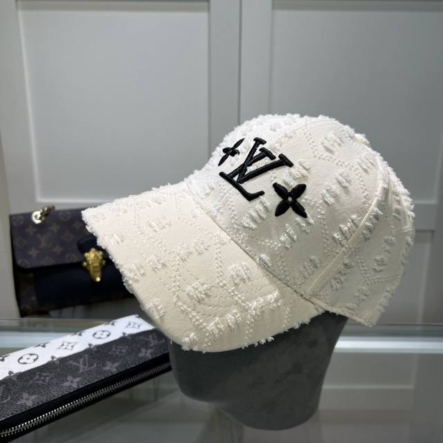 上新 路易威登 Louis Vuitton 新品棒球帽 代购版本 时尚潮流 高端做工 非一般的品质 细节看实拍哦