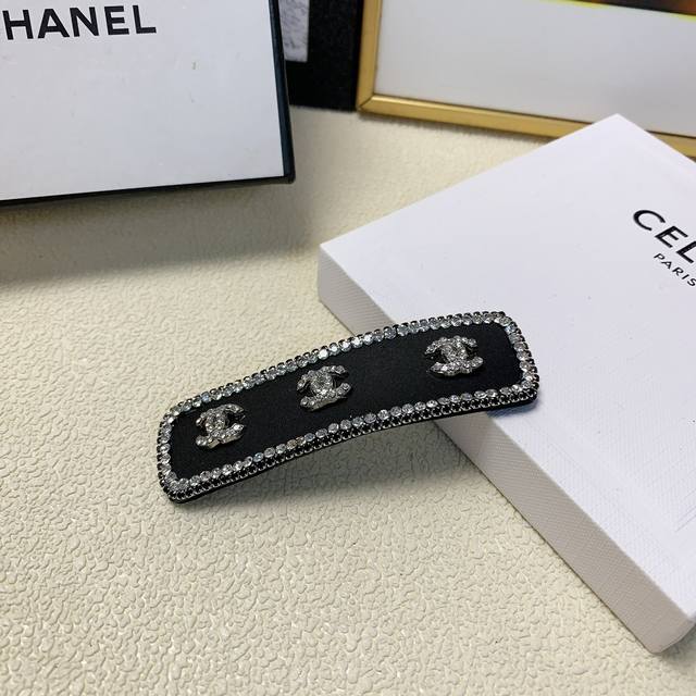 Chanel小香 Chanel发夹 新款logo边夹bb夹 气质百搭小仙女必入单品 宝藏款 闭眼入推荐款 单个 0 13190