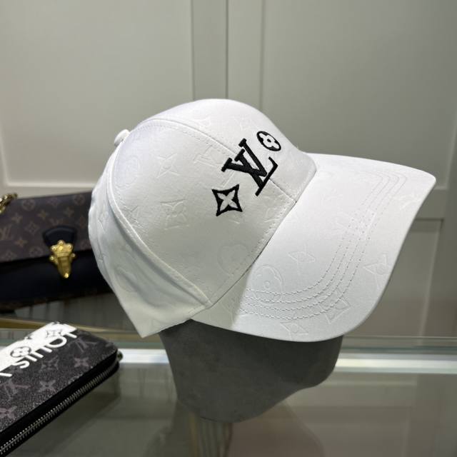 Louivuittonlv专柜新款路易威登家刺绣棒球帽 简单大方 男女通用遮阳帽
