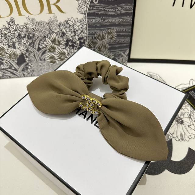 特p 爆款来袭 配包装 专柜1比1 材质# Dior 迪奥 最新爆款 所见即所得 新款弹力质感手感都非常好 真的爱死了 买买买