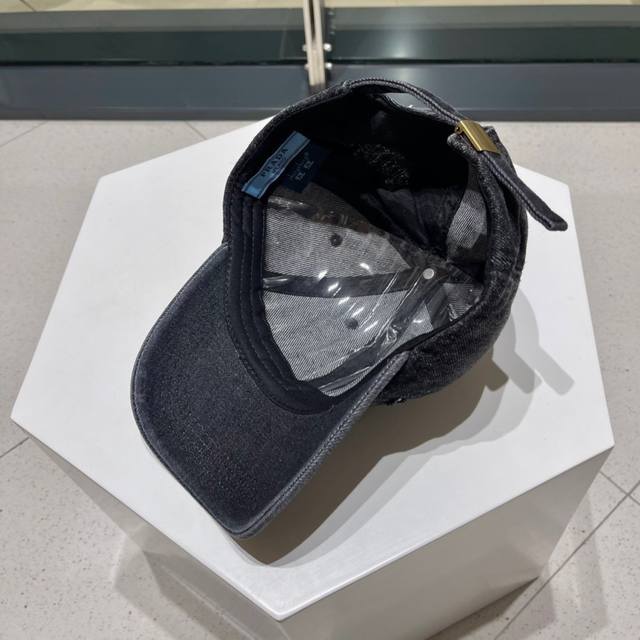 Pr Da 普拉达新款棒球帽 小破边的设计感超好看 版型绝绝子 不挑人的棒球帽