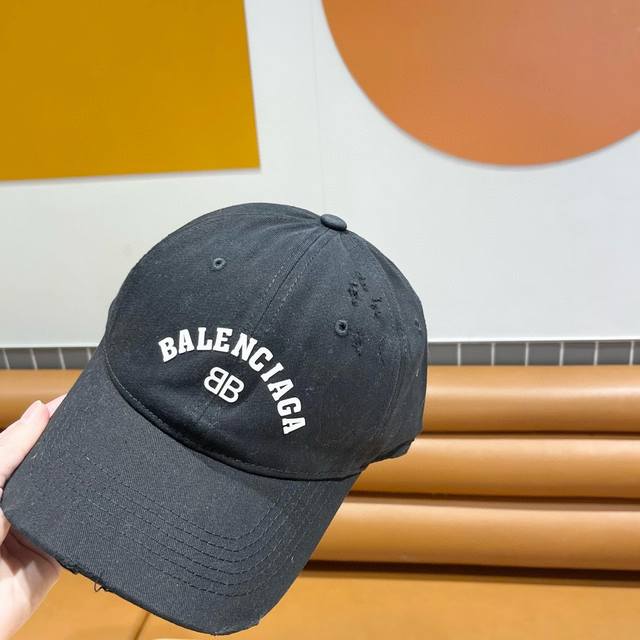 Balencia*A 巴黎世家新款棒球帽 现货秒发 简约时尚超级无敌好看的帽子 情侣款 原单货比起其他帽子的优势 - 点击图像关闭