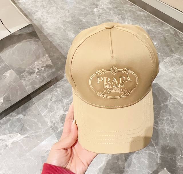 Prada 普拉达 新品棒球帽 代购版本 时尚潮流 高端做工 非一般的品质 细节看实拍哦 - 点击图像关闭