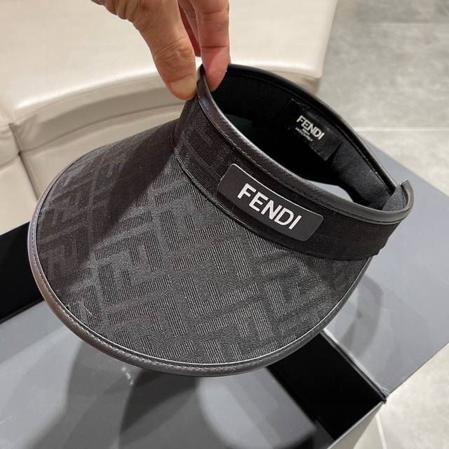 芬迪 Fendi 2023早春新款原单爆款明星同款空顶帽 超级有质感 代购级别 出门必备哦