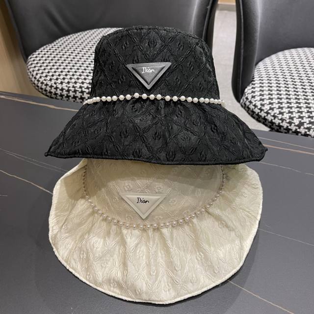 Dior 迪奥 新款渔夫帽 精致純也格调很有感觉 很酷很时尚 质量超赞