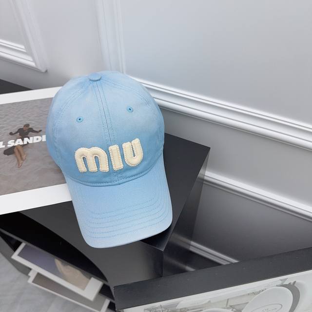 Miu Miu 新款棒球帽出货 春夏经典款 帽型正 定制色系好洋气~ - 点击图像关闭