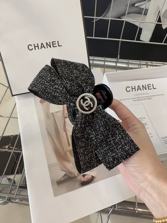 配包装盒 Chanel 香奈儿 最新款小香抓夹 珍珠小花朵 时尚百搭 实物更好看