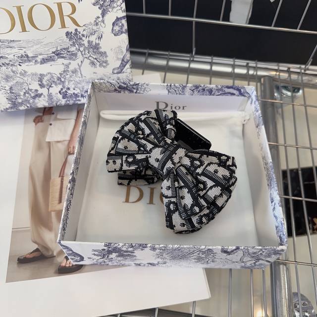 配包装盒 Dior 迪奥 经典d字母抓夹 网红爆款 时尚百搭 简单实用 小姐姐必备 - 点击图像关闭