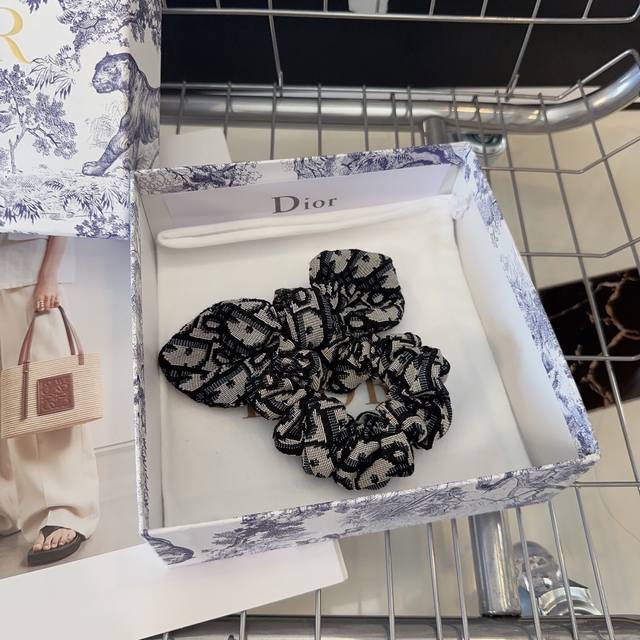 配包装盒 Dior 迪奥 经典d字母发圈 网红爆款 时尚百搭 简单实用 小姐姐必备