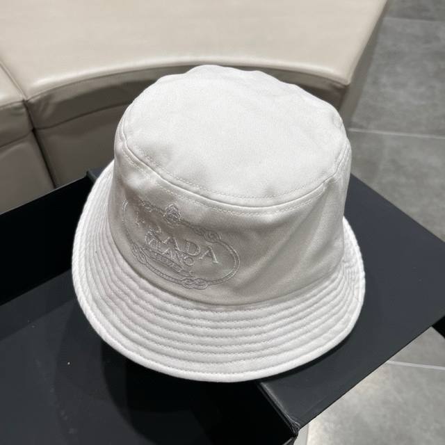 Prada 普拉达三角标渔夫帽 比较低调的棒球帽 帽檐特别漂亮男女都可以戴 超级百搭