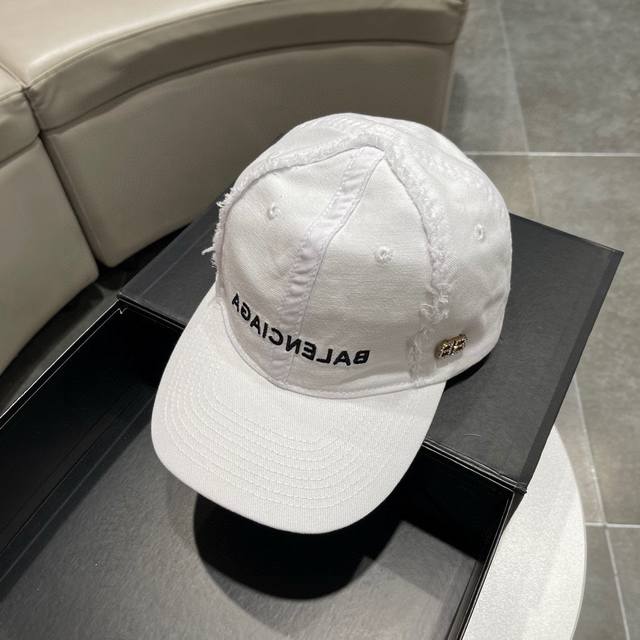 Balenciaga巴黎世家新款logo棒球帽 很酷的色系 男女佩戴都有不同style 第一批抢先出货