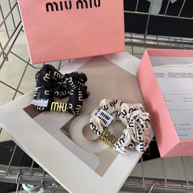 配包装盒 Miumiu新款字母发圈 简单优雅 实用百搭 值得入手 黑 白两色
