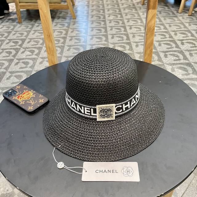 Chanel香奈儿2024新款草帽 高密度制作 一顶超级有品位的草帽了~出街首选 帽型超美腻颜色妥妥 轻便携带 小仙女人手必备 头围57Cm
