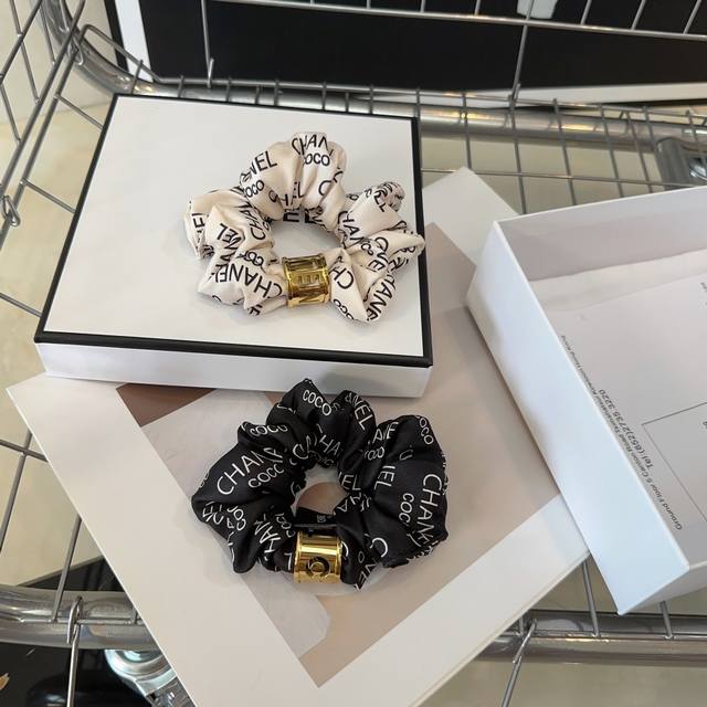 配包装盒 Chanel 香奈儿 最新小香发圈 简单实用 时尚潮流 小仙女必备