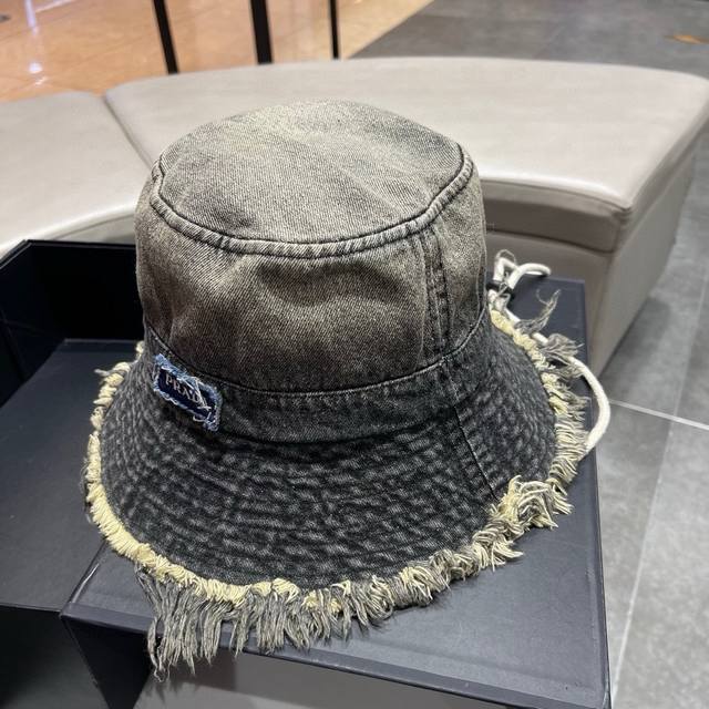 Prada 普拉达洗水牛仔徽标logo抽绳束带遮阳帽渔夫帽帽子