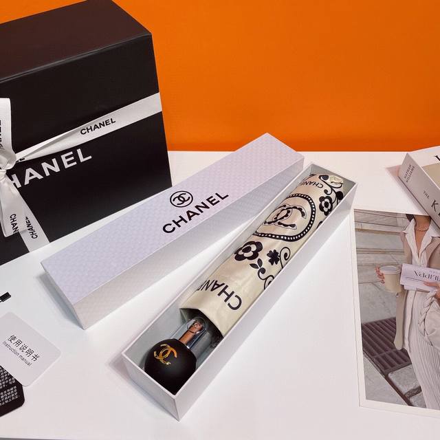 Chanel 香奈儿 复古风 极品小香火爆自动伞重磅呈现 卓越的品质和精湛制作工艺让其成为品位与质量并存的一件作品 全自动一键开收 带给你举手投足间的享受 伞面