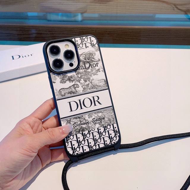 Dior花卉斜挎手机壳 全包素材手机壳 型号 为了不出现报错型号 请打开本机查看手机设置显示的型号 Iphone15Pro Max 6.7 Iphone15Pr - 点击图像关闭